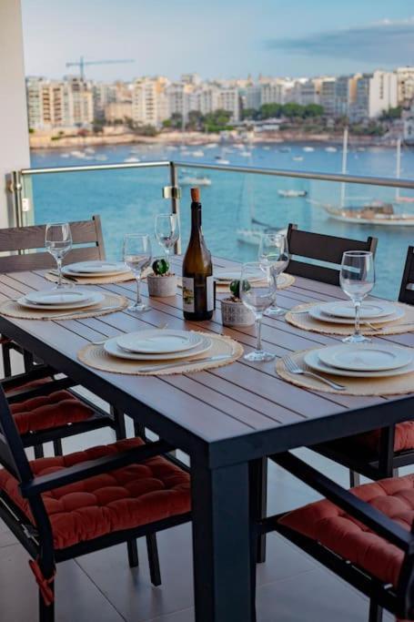 Seafront Two Bedroom Apartment Saint Julian's ภายนอก รูปภาพ