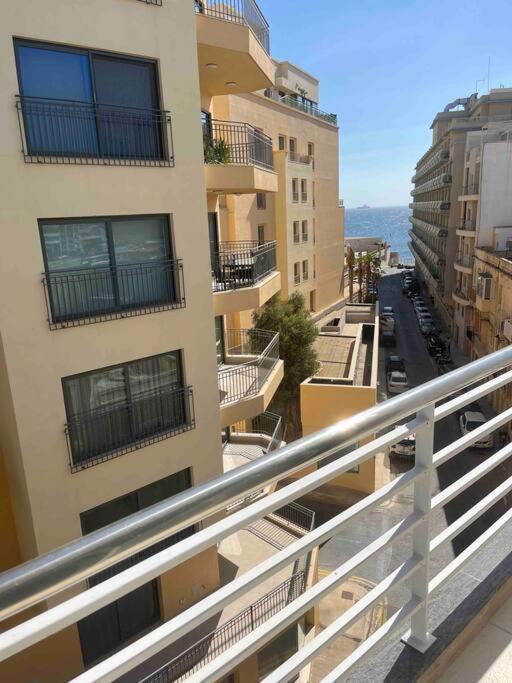 Seafront Two Bedroom Apartment Saint Julian's ภายนอก รูปภาพ