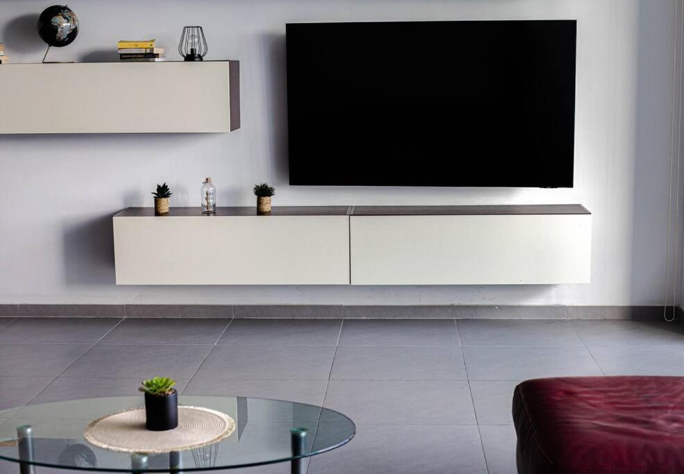 Seafront Two Bedroom Apartment Saint Julian's ภายนอก รูปภาพ